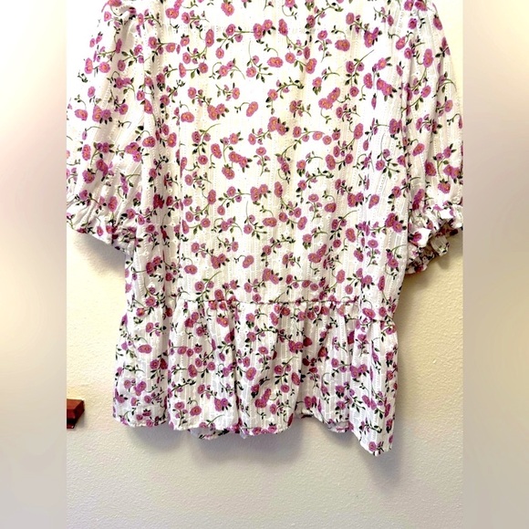 Cute blouse. - Picture 2 of 5